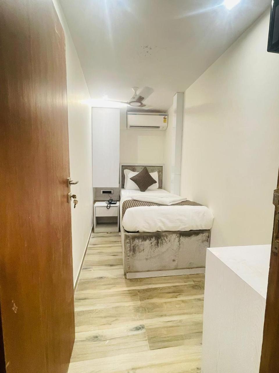 Hotel Winton Мумбаї Екстер'єр фото